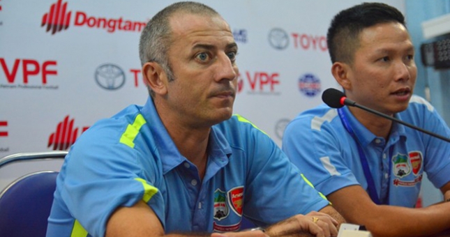 Bầu Đức lên tiếng về thông tin ‘trảm’ HLV Graechen